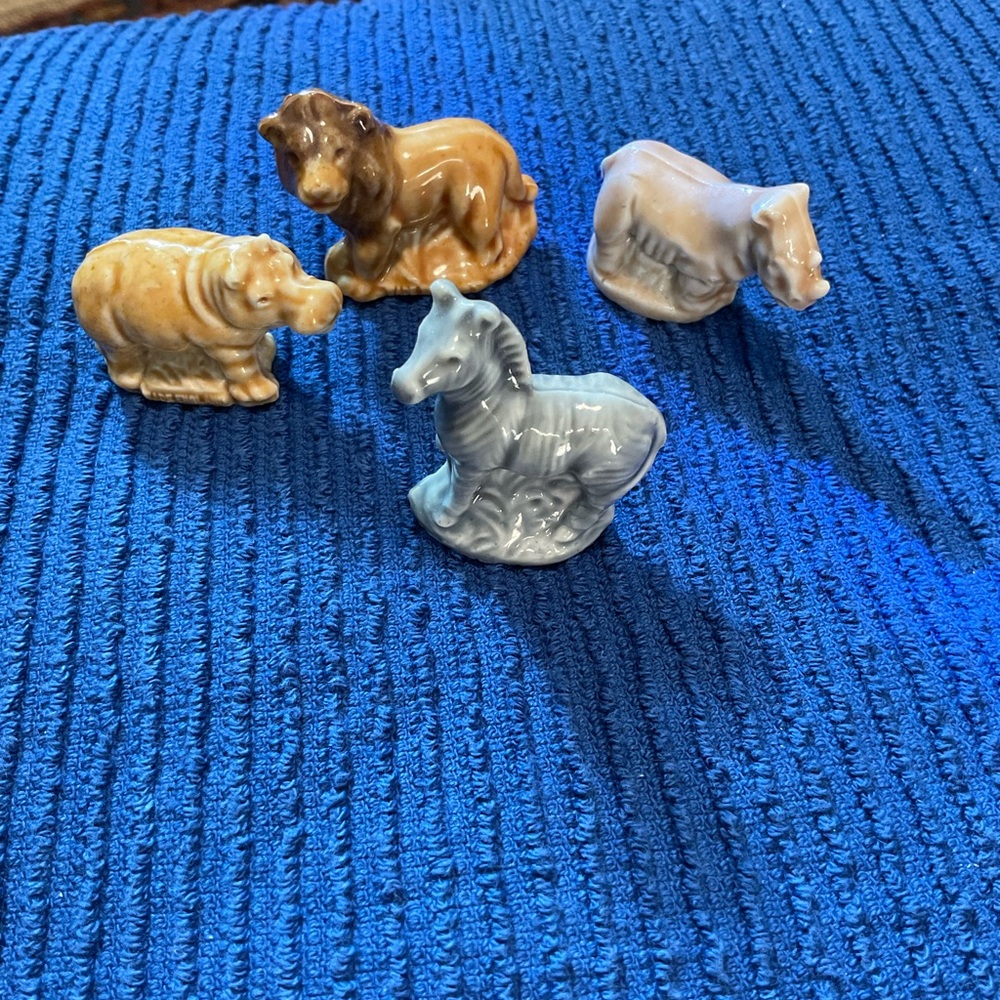 Charming Ceramic Animal Figurines Set - Brown, Tan, Gray